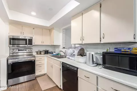 Kitchen - 7602 E 45th St, Tucson, AZ 85730 photo 1 of 3