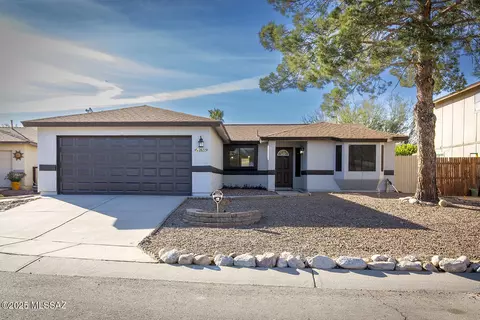 2655 W Moonbrook Pl, Tucson, AZ 85741