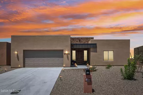 7562 S Carver Ln, Tucson, AZ 85747