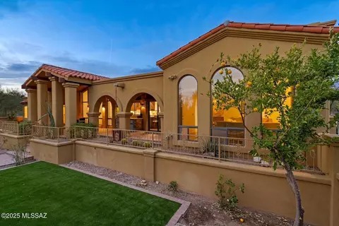 3840 E Placita Del Campeon, Tucson, AZ 85718