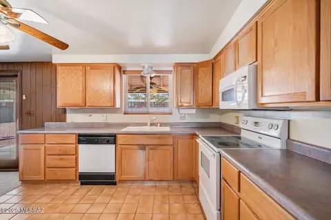 Kitchen - 5512 E Towner St, Tucson, AZ 85712 photo 1 of 1