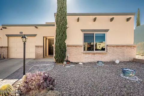 1473 W Calle Mendoza, Green Valley, AZ 85622