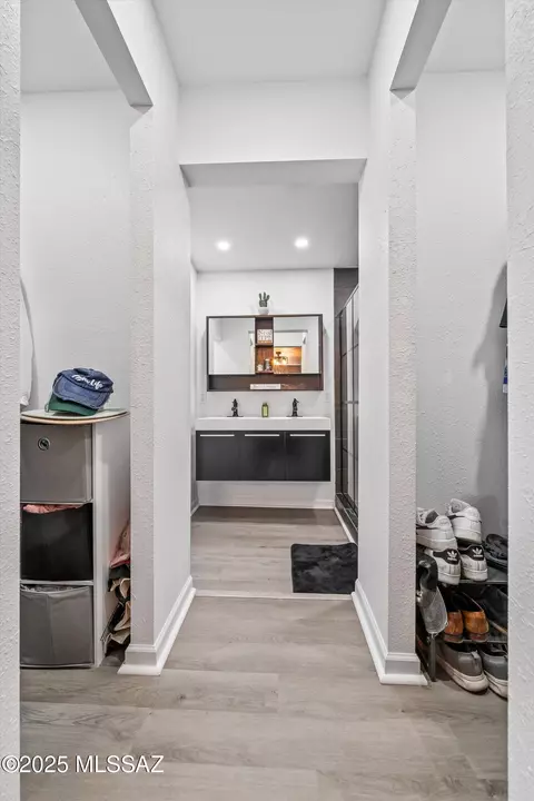 Entry Way - 9521 E 33rd St, Tucson, AZ 85748 photo 1 of 1