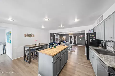 Kitchen - 9521 E 33rd St, Tucson, AZ 85748 photo 3 of 4