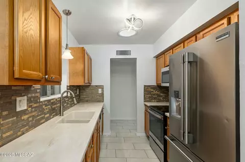 Kitchen - 600 E River Rd #M, Tucson, AZ 85704 photo 1 of 2