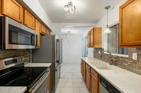 Kitchen - 600 E River Rd #M, Tucson, AZ 85704 photo 2 of 2
