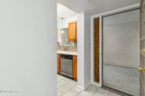 Entry Way - 600 E River Rd #M, Tucson, AZ 85704 photo 2 of 2