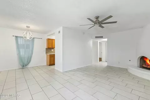 Living - 600 E River Rd #M, Tucson, AZ 85704 photo 3 of 3