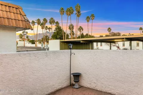 Exterior - 600 E River Rd #M, Tucson, AZ 85704 photo 6 of 7
