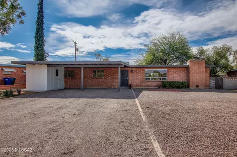 6934 E Calle Denebola, Tucson, AZ 85710