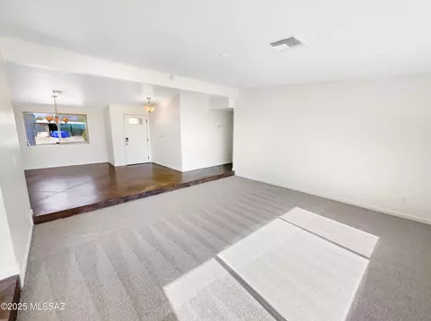Living - 8952 E 39th St, Tucson, AZ 85730 photo 3 of 4