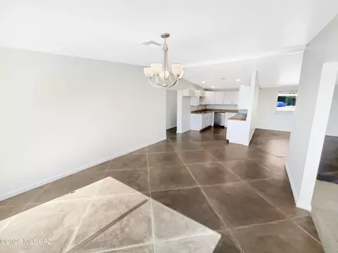 Dining - 8952 E 39th St, Tucson, AZ 85730 photo 1 of 2