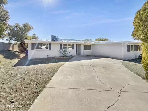 8952 E 39th St, Tucson, AZ 85730