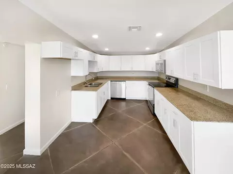Kitchen - 8952 E 39th St, Tucson, AZ 85730 photo 2 of 2