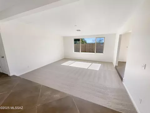 Living - 8952 E 39th St, Tucson, AZ 85730 photo 2 of 4