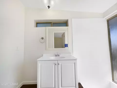 Bath - 8952 E 39th St, Tucson, AZ 85730 photo 3 of 3