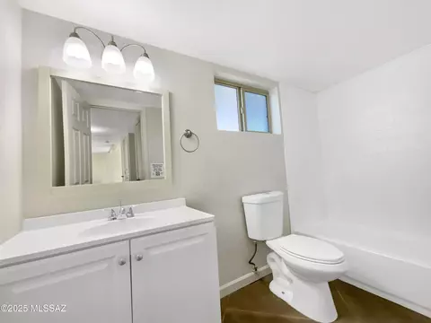 Bath - 8952 E 39th St, Tucson, AZ 85730 photo 2 of 3
