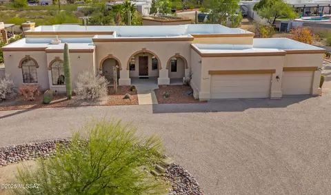 6869 W Hermitage Pl, Tucson, AZ 85743
