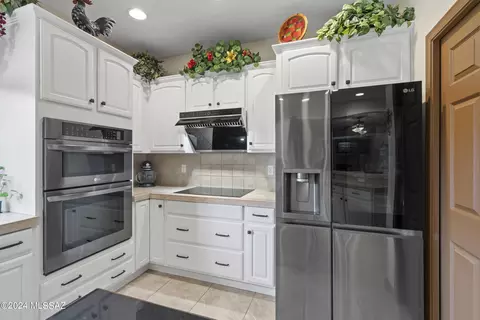 Kitchen - 3680 E Tapia Dr, Vail, AZ 85641 photo 3 of 6