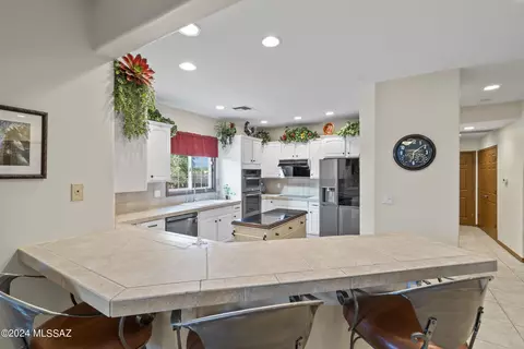 Kitchen - 3680 E Tapia Dr, Vail, AZ 85641 photo 4 of 6