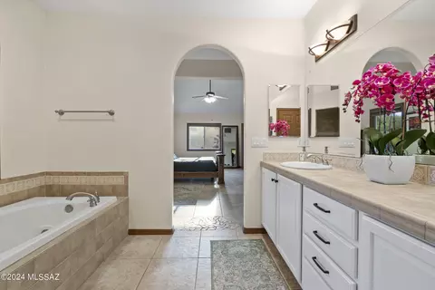 Bath - 3680 E Tapia Dr, Vail, AZ 85641 photo 3 of 5