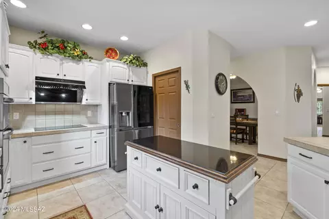 Kitchen - 3680 E Tapia Dr, Vail, AZ 85641 photo 2 of 6