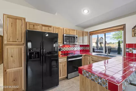 Kitchen - 3680 E Tapia Dr, Vail, AZ 85641 photo 6 of 6