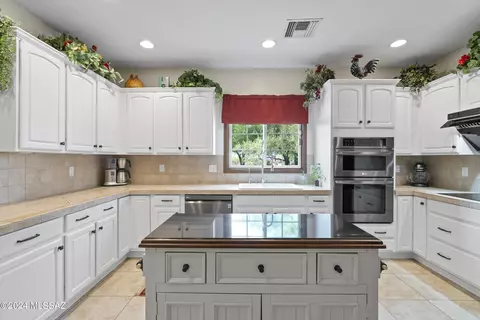 Kitchen - 3680 E Tapia Dr, Vail, AZ 85641 photo 1 of 6