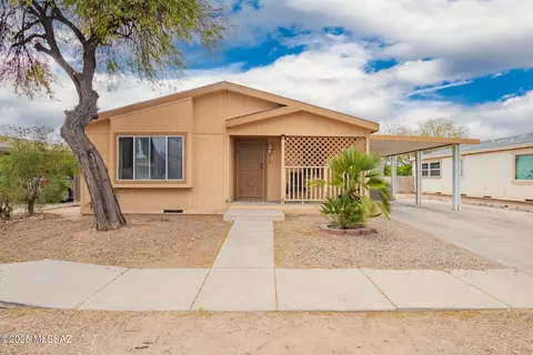 6210 S Black Water Dr, Tucson, AZ 85706