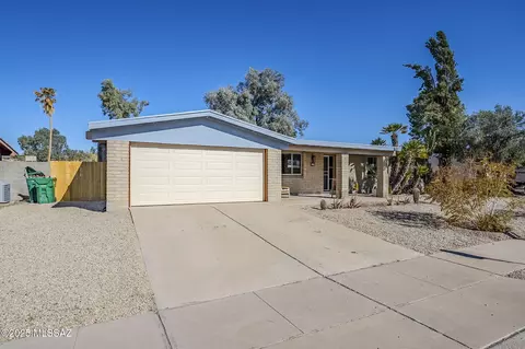 7881 N Casimir Pulaski Ave, Tucson, AZ 85741