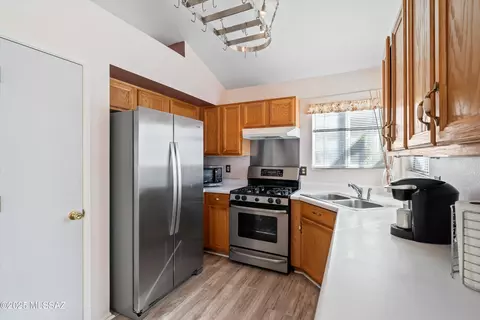 Kitchen - 5388 S Wembly Rd, Tucson, AZ 85746 photo 1 of 2