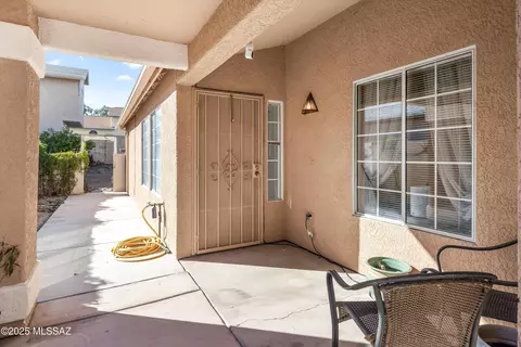 Exterior - 5388 S Wembly Rd, Tucson, AZ 85746 photo 4 of 5