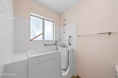 Bath - 5388 S Wembly Rd, Tucson, AZ 85746 photo 3 of 3