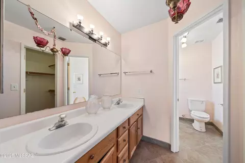 Bath - 5388 S Wembly Rd, Tucson, AZ 85746 photo 1 of 3