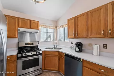 Kitchen - 5388 S Wembly Rd, Tucson, AZ 85746 photo 2 of 2