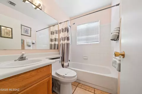 Bath - 5388 S Wembly Rd, Tucson, AZ 85746 photo 2 of 3