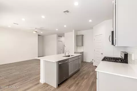 Kitchen - 12774 E Russo Dr, Vail, AZ 85641 photo 2 of 2