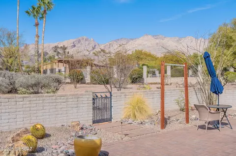 5658 N Calle De La Reina, Tucson, AZ 85718
