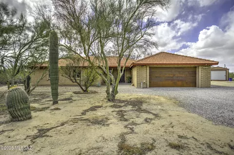 10875 N Sandra Rd, Tucson, AZ 85742