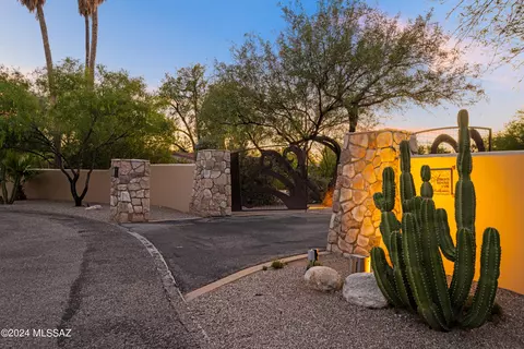 1937 N Corte El Rancho Merlita, Tucson, AZ 85715