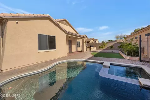 7033 W New Blossom Trl, Tucson, AZ 85743