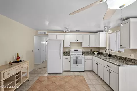 3843 S Palm Side Dr, Tucson, AZ 85730