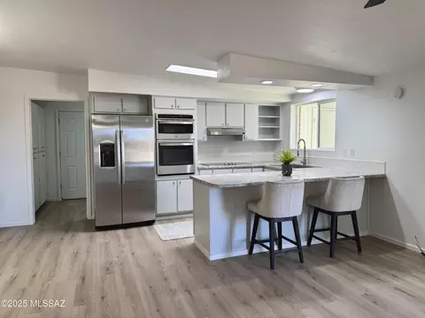 963 N Larry Pl, Tucson, AZ 85710