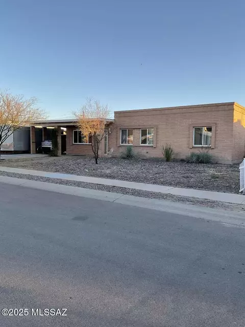 2381 W Placita De Ramo, Tucson, AZ 85741
