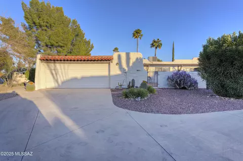 754 W Calle Del Ensalmo, Green Valley, AZ 85614