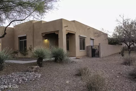 7453 W Smoke Signal Dr, Tucson, AZ 85743