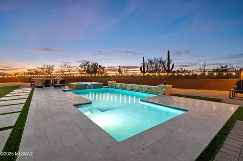 2750 W Plateau Ridge Dr, Tucson, AZ 85742