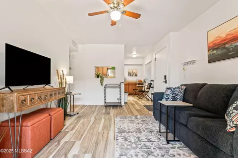 1810 Blacklidge #407, Tucson, AZ 85719