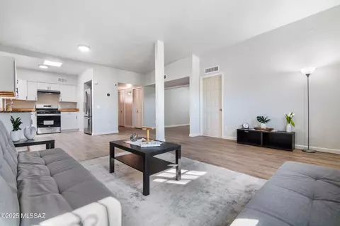 819 W Wedwick St, Tucson, AZ 85706