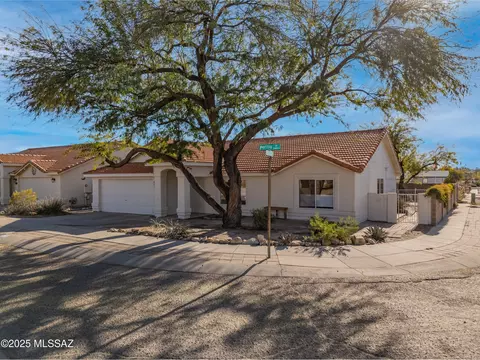 2406 S Perillo Dr, Tucson, AZ 85710